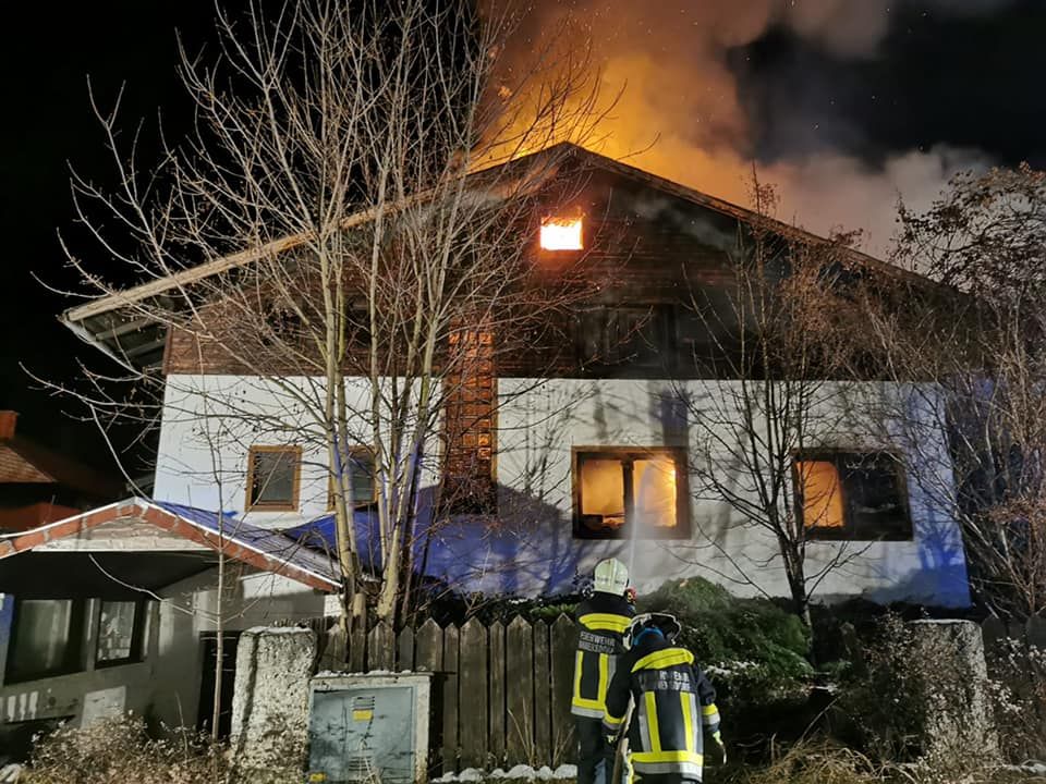 Beide Stockwerke standen in Brand.