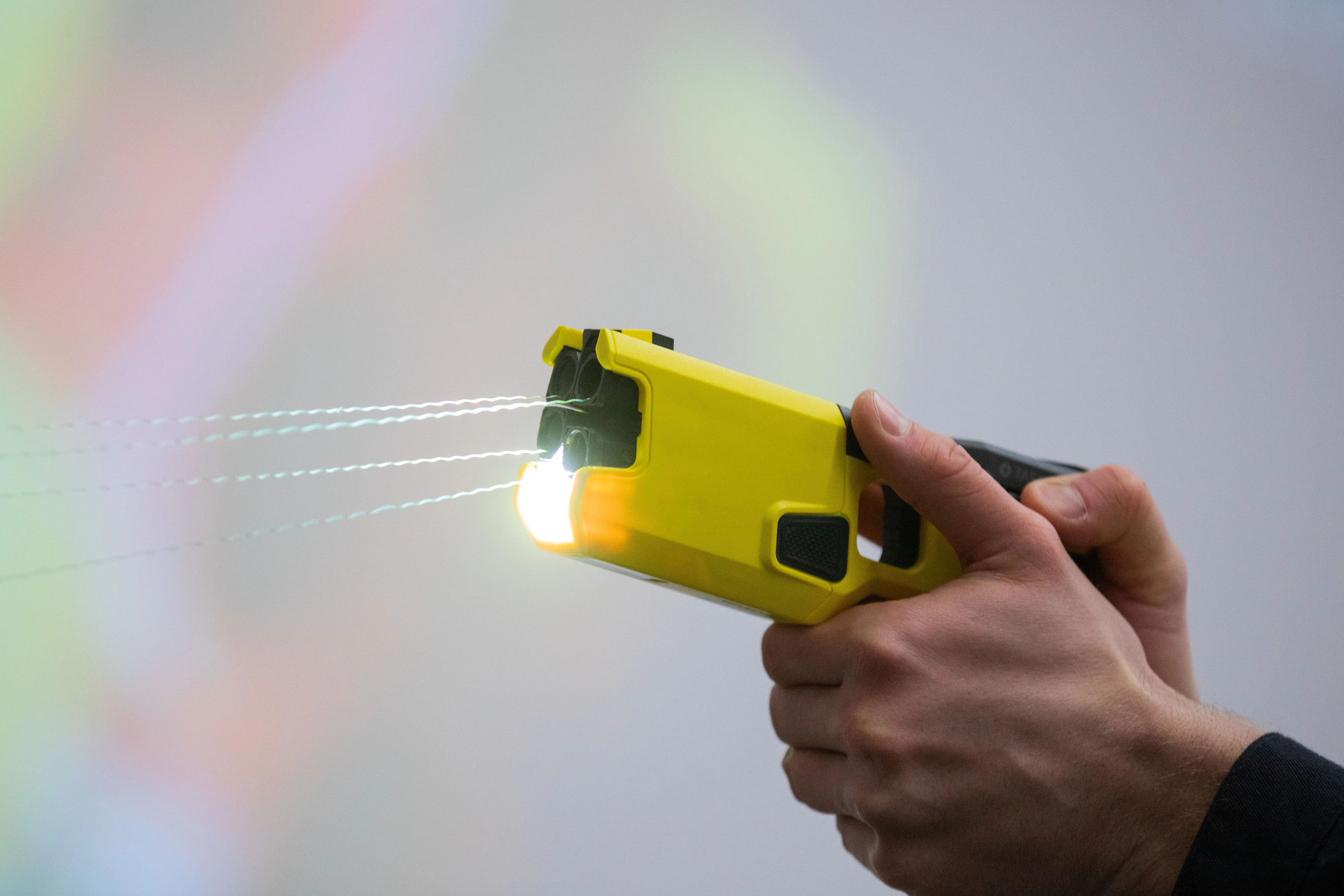 In Wien mussten WEGA-Beamte am Samstag (16.01. 2021) zum Taser greifen, weil sie von einem 35-Jährigen attackiert wurden. Symbolbild.