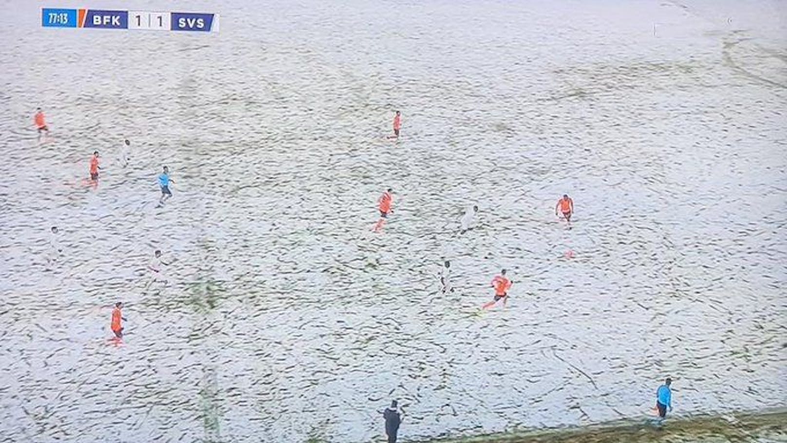 Sivasspor verschwand wegen der weißen Dressen gegen Basaksehir im Schnee.