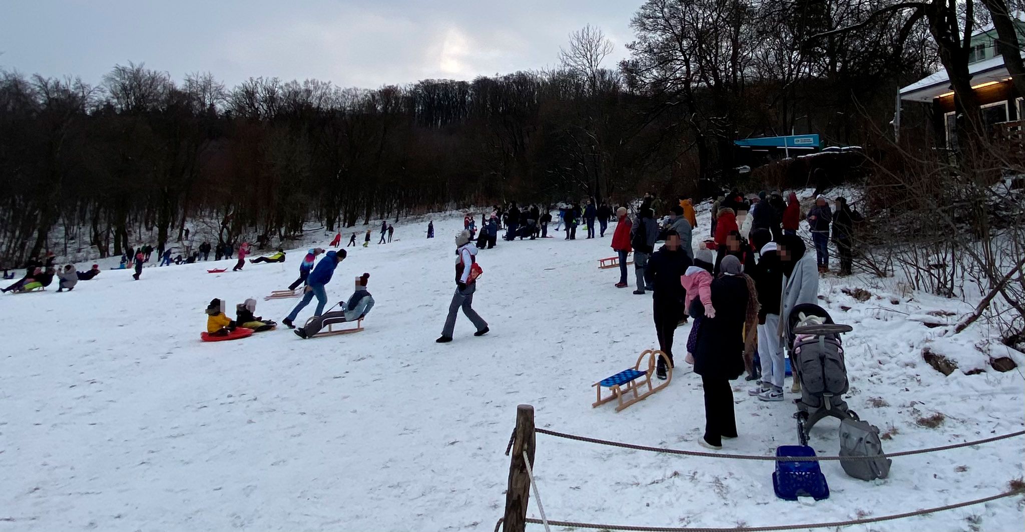FPÖ-Gemeinderat Leo Kohlbauer wettert gegen Menschenmassen auf dem Wiener Kahlenberg
