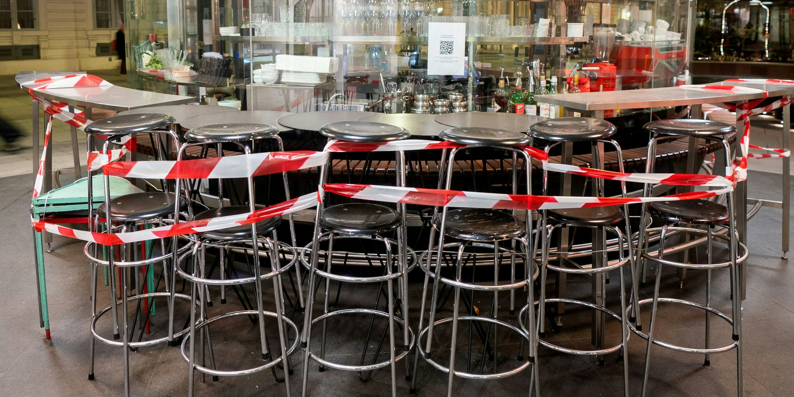 Eine geschlossene Bar in Wien während des Lockdowns. Archivbild