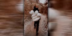 Heidi geht mit 1.000-Euro-Jacke im Wald spazieren