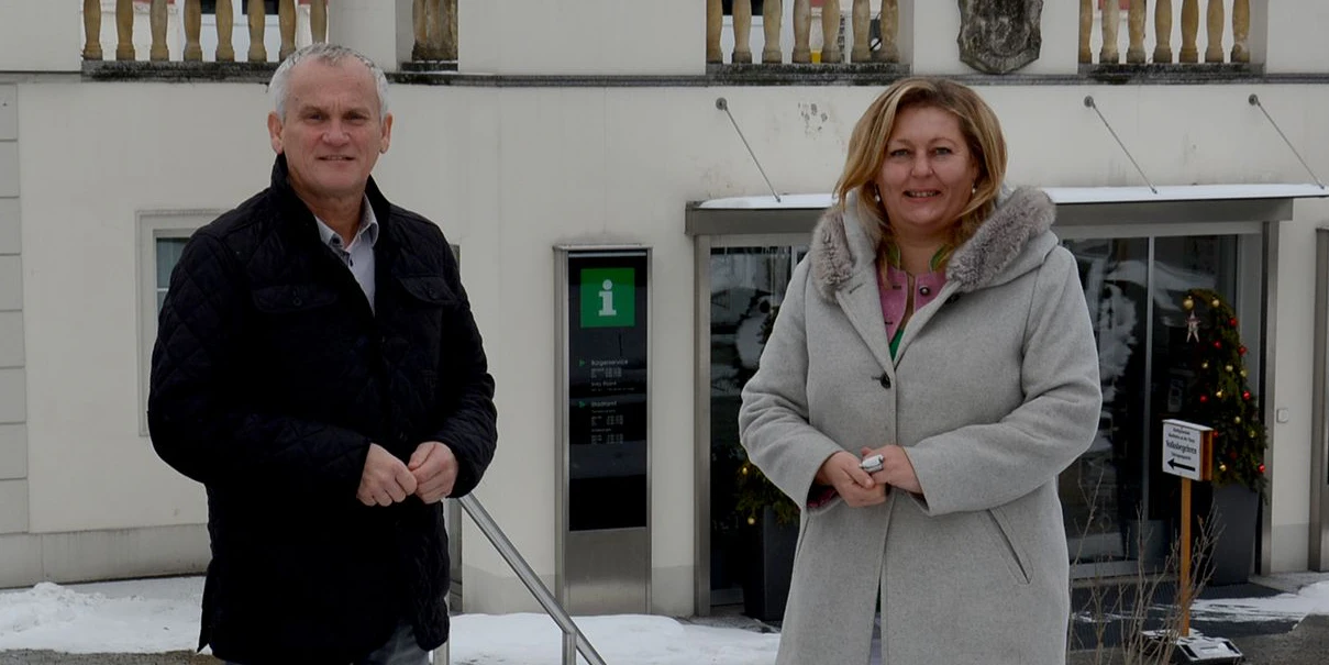 Gemeinderat Markus Loydolt, der scheidende Bürgermeister Robert Altschach, Eunike Grahofer