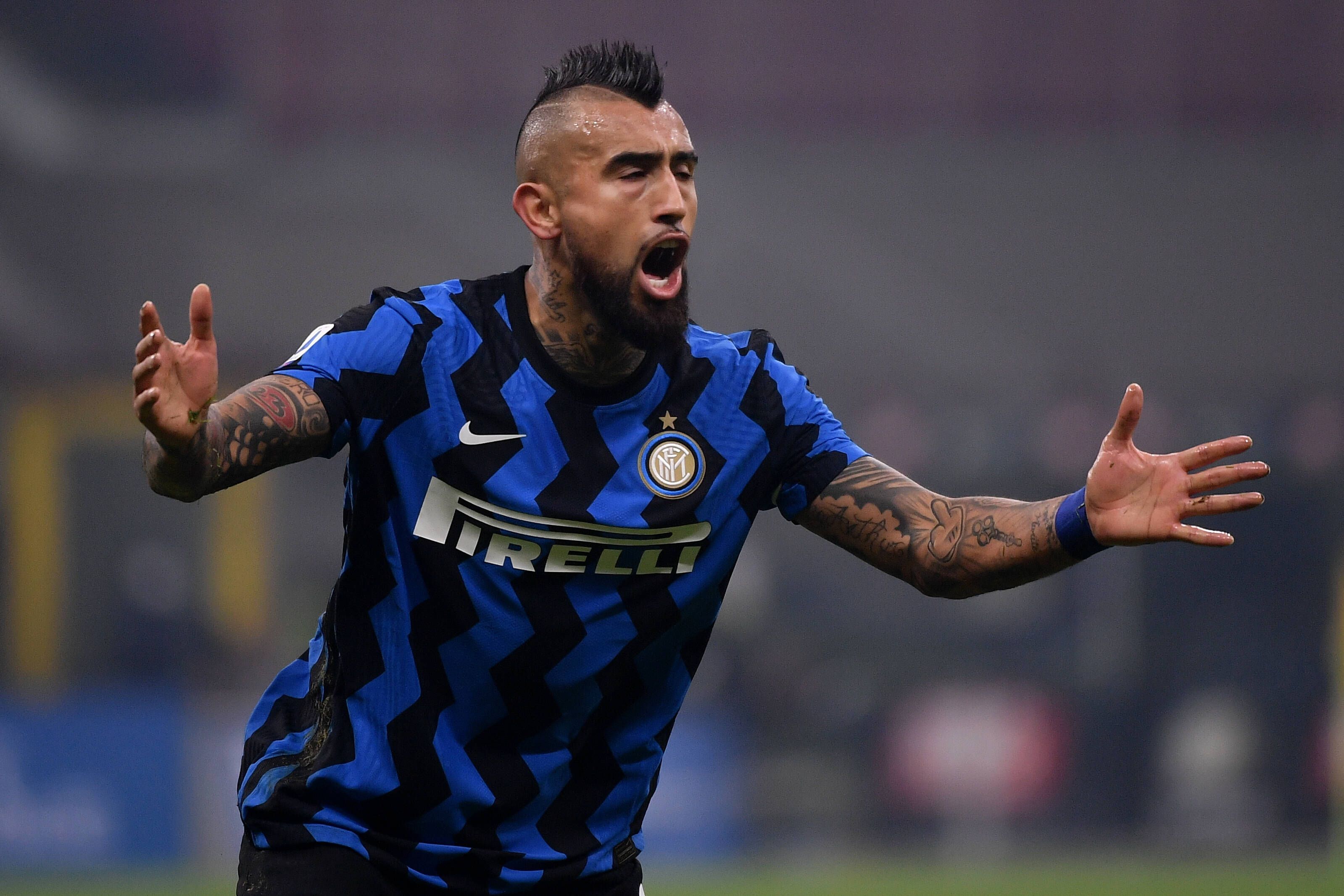 Zum Vergleich: Hier das derzeitige Wappen auf der Brust von Arturo Vidal.