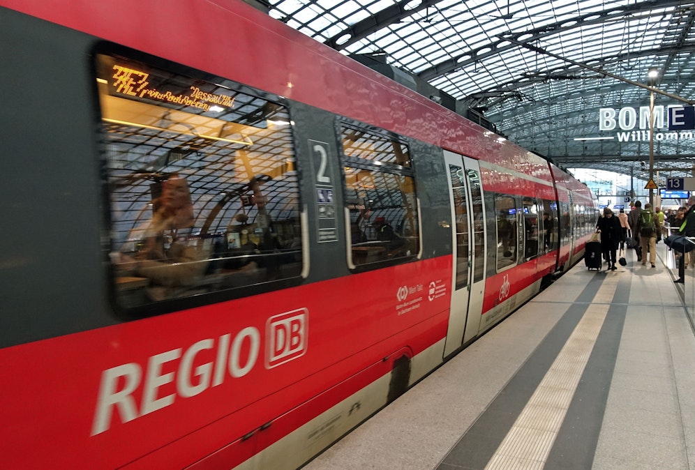 Der Reionalexpress fuhr mit der Zweijährigen an Bord weiter. Symbolbild. 