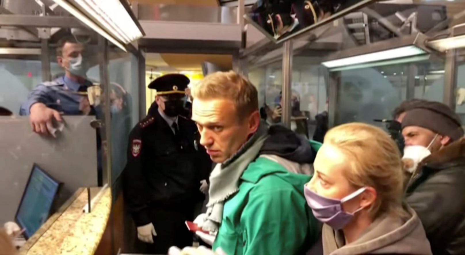 Kreml- und Putin-Kritiker Alexej Nawalny kehrte am Sonntag mit dem Flugzeug nach Russland zurück.