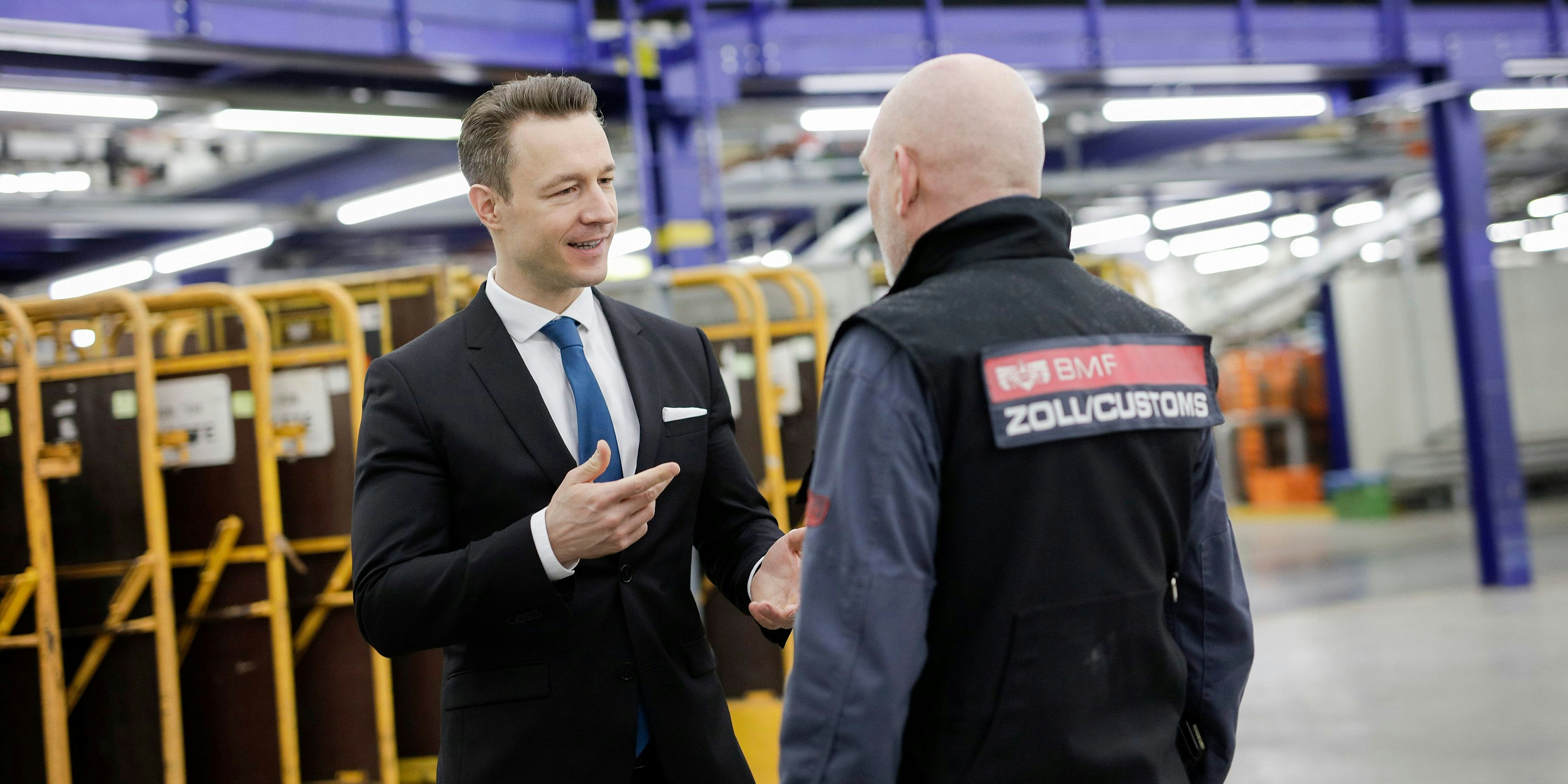 In der Finanzverwaltung werden nun fast 300 Stellen ausgeschrieben. Auch 80 Lehrlinge werden aufgenommen. 