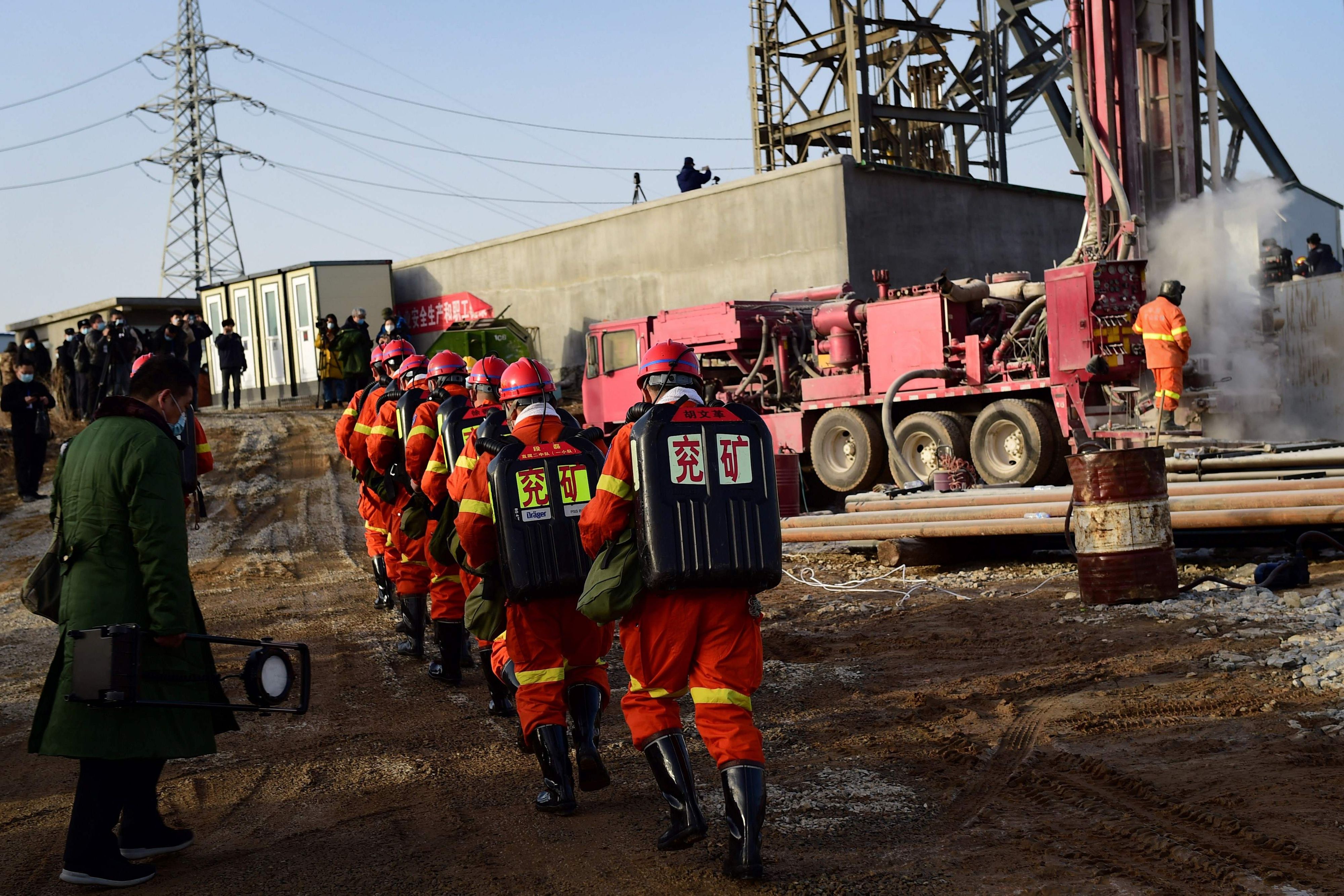 Nach einer Woche die ersten Klopfgeräusche: Die Rettungskräfte in der Provinz Shandong erhalten eine Nachricht aus der Tiefe.