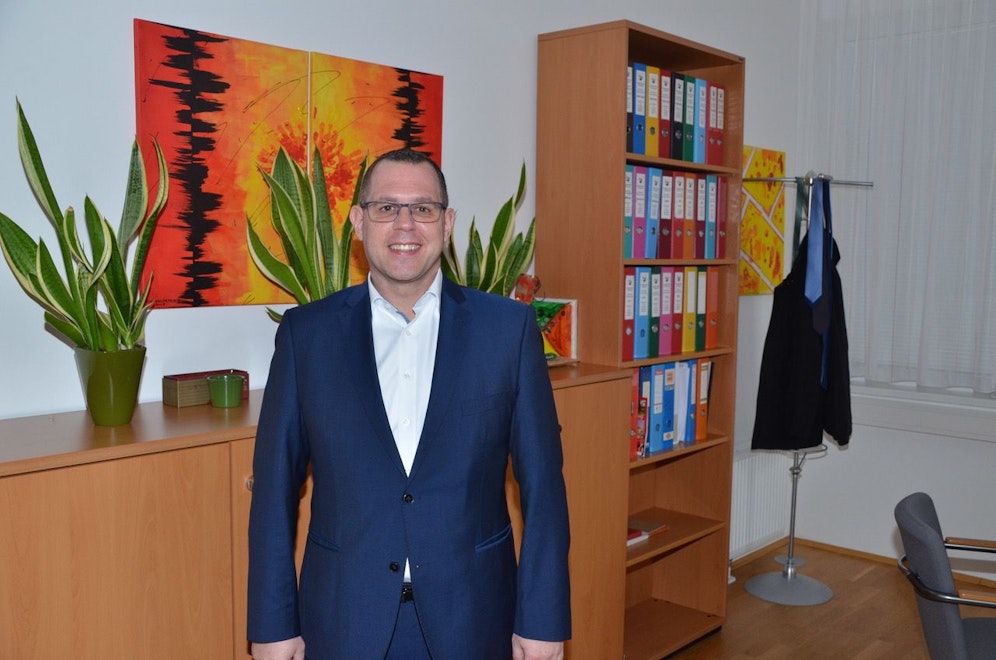 Der Bürgermeister von Pottendorf Thomas Sabbata-Valteiner