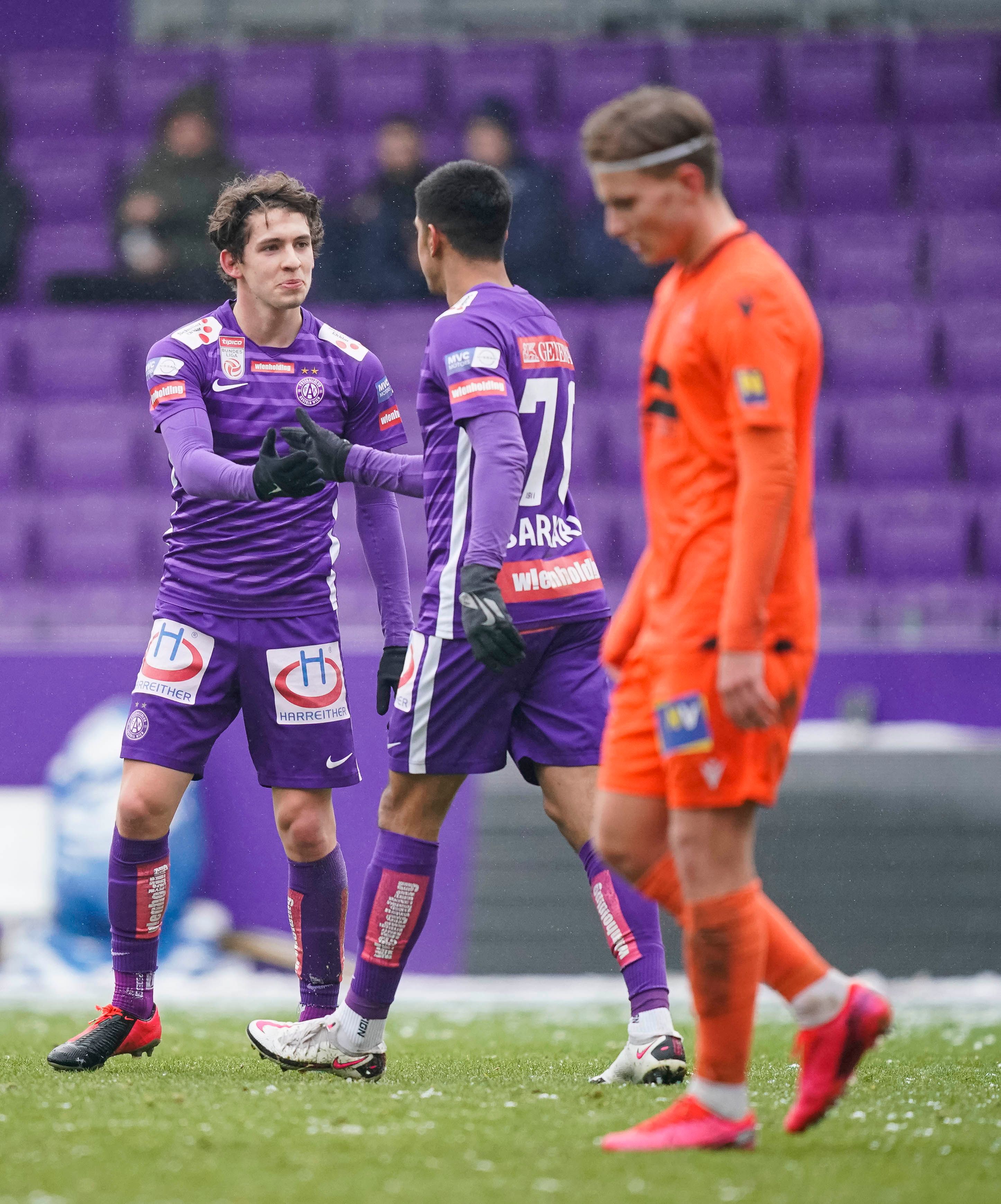 Dominik Fitz jubelt über seinen Hattrick gegen Horn.
