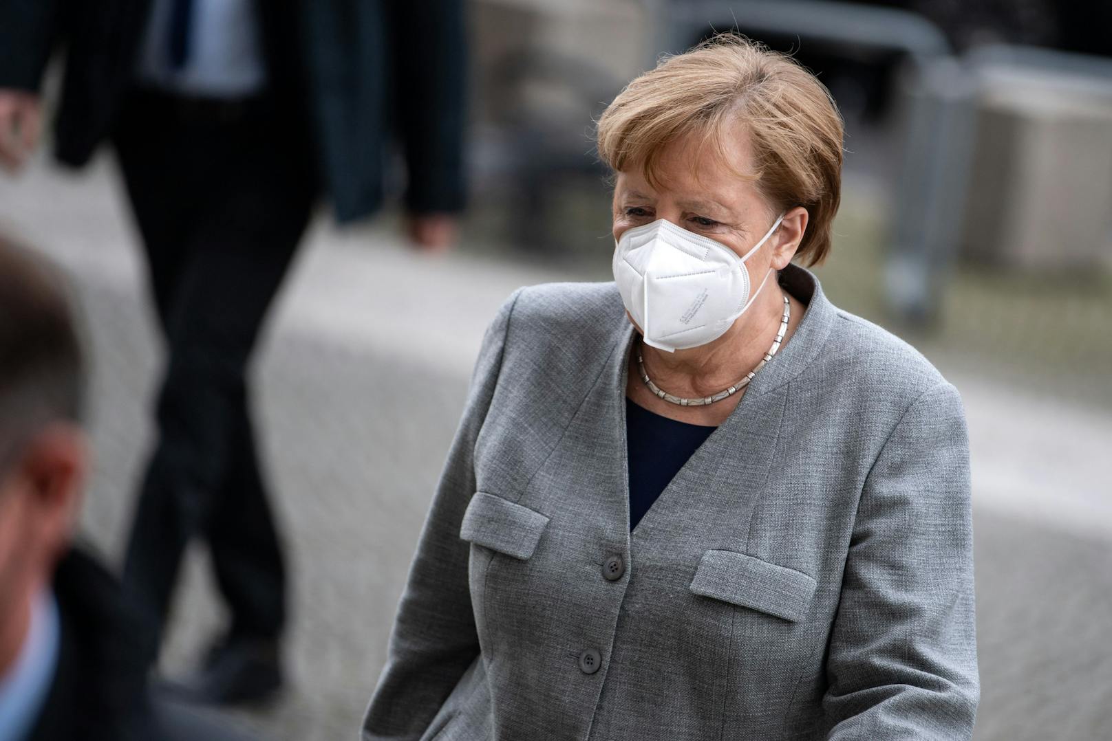 Die deutsche Bundeskanzlerin Angela Merkel mit FFP2-Maske