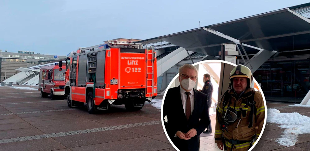 Bürgermeister Klaus Luger (li.) postete ein Foto mit einem Feuerwehrmann beim Design Center auf seiner Facebook-Seite.