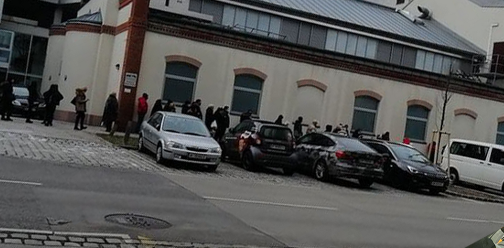 Am Dienstag standen serbisch-orthodoxe Wiener vor ihrer Kirche Schlange.