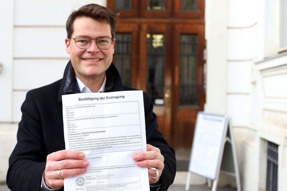 Die Österreicher lieben ihr Schweinefleisch. Doch in der Produktion liegt noch vieles im Argen. Daher fordert Tierschutz- und Klimaschutzstadtrat Jürgen Czernohorszky (SPÖ) nun klare und verbindliche Mindeststandards für ganz Österreich. Das fordert auch das Tierschutzvolksbegehren, das ab heute und bis 25. Jänner zur Unterschrift aufliegt.