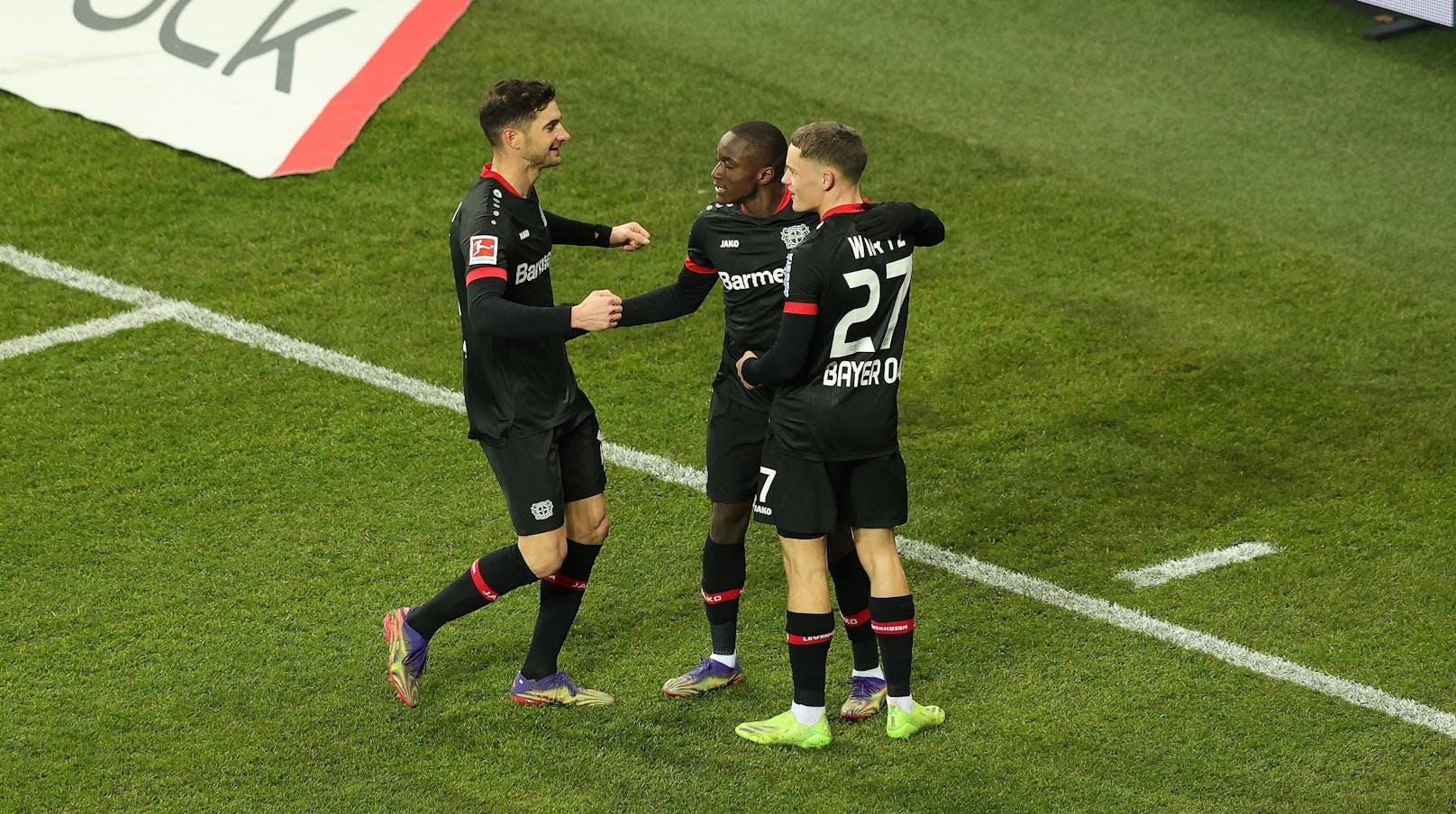 Florian Wirtz schießt Leverkusen zum 2:1-Erfolg gegen Borussia Dortmund. 