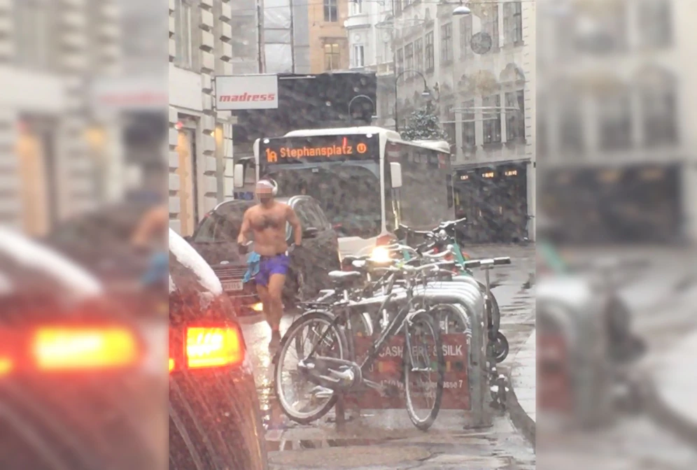 Eine Leserin entdecke den beinharten Jogger.