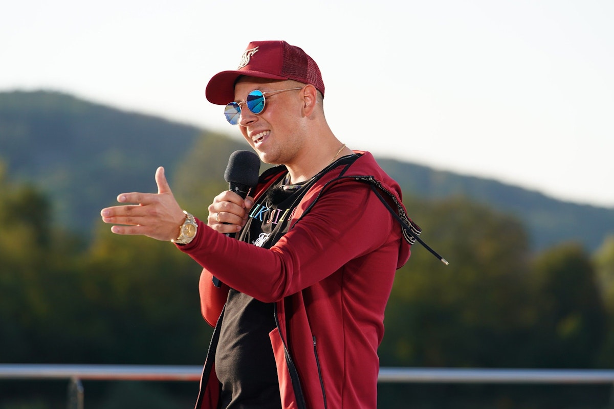 Calvin Bulgrin (25) aus Sereetz, Song: Song eines Ex-Jurors (wird gemutet!)