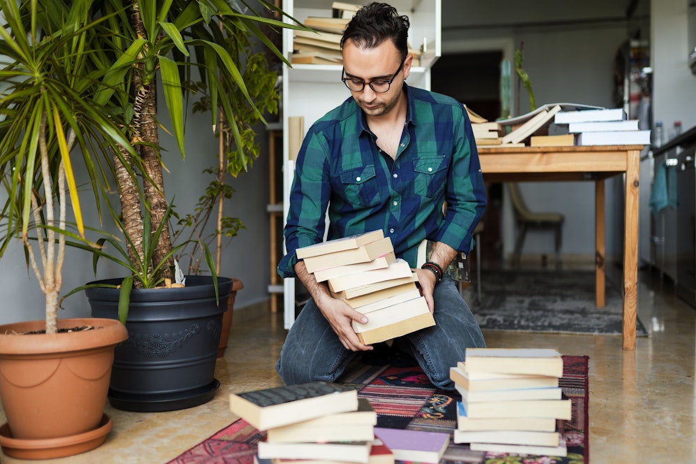 Alte Bücher, die du kein zweites Mal lesen wirst, kannst du problemlos verschenken, spenden oder verkaufen.