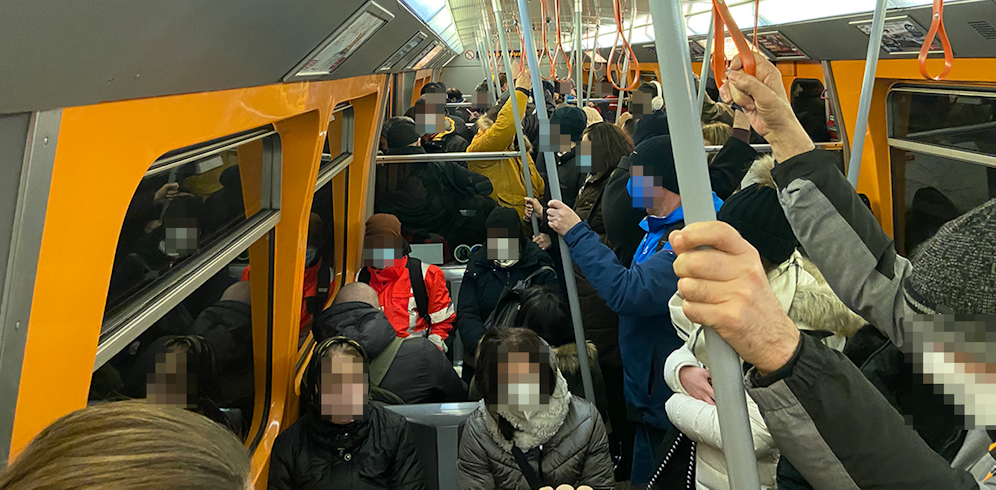 So voll ist die U1 nach Angaben eines Lesers jeden Morgen.