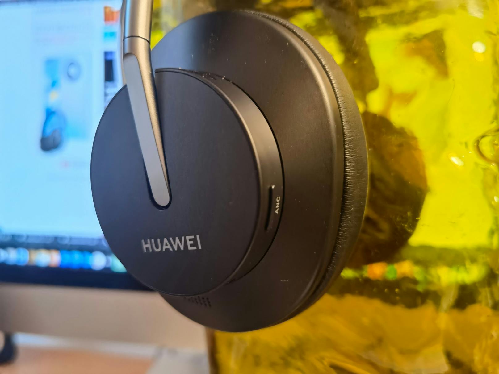In Österreich gibt es die neuen Over-Ear-Kopfhörer Huawei FreeBuds Studio ab sofort um 279 Euro in der Farbe Schwarz.