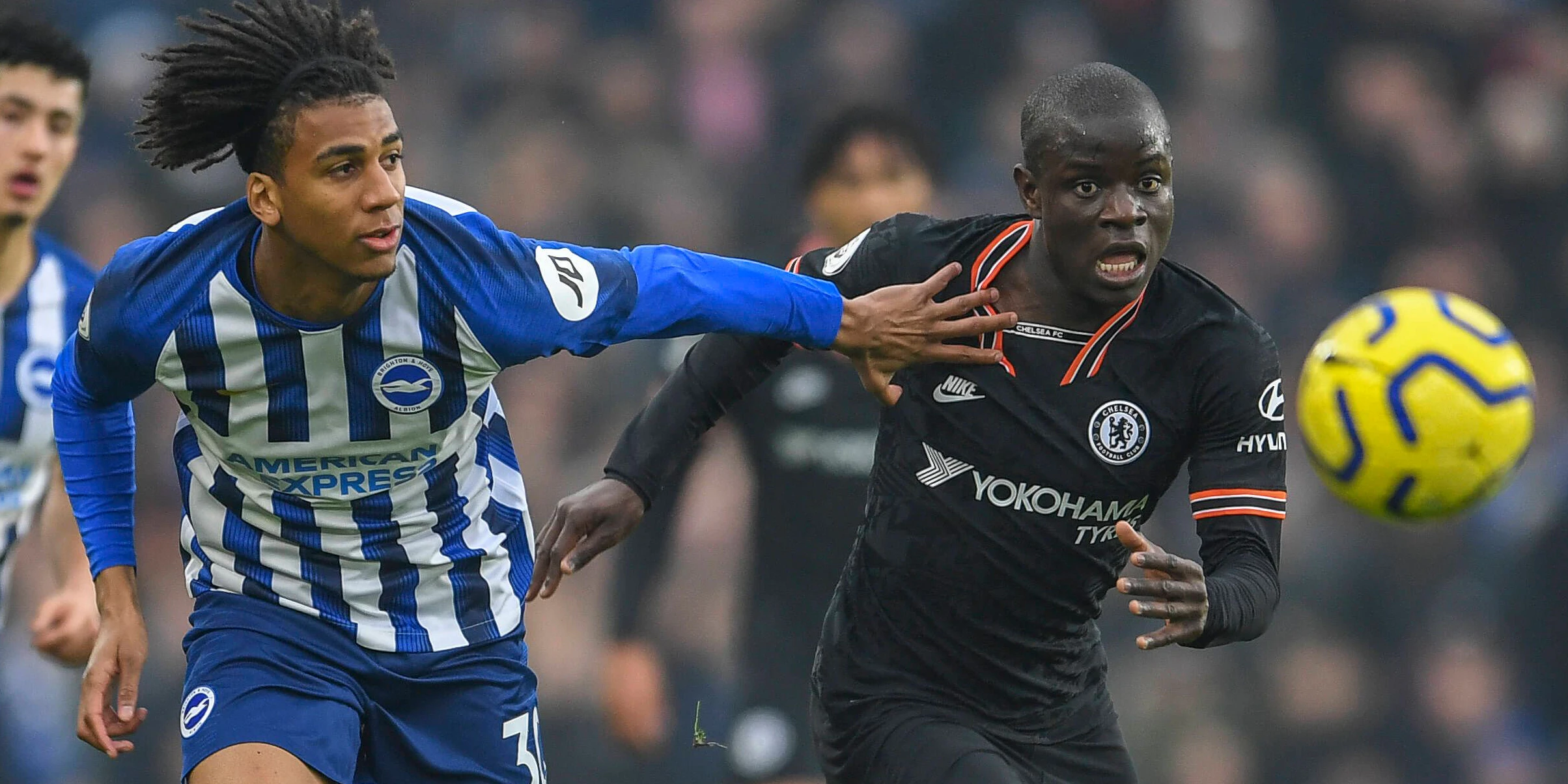 Bernardo (l.) im Duell mit Manchester City