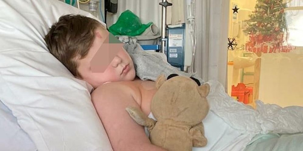 Der Bub denkt, er habe 