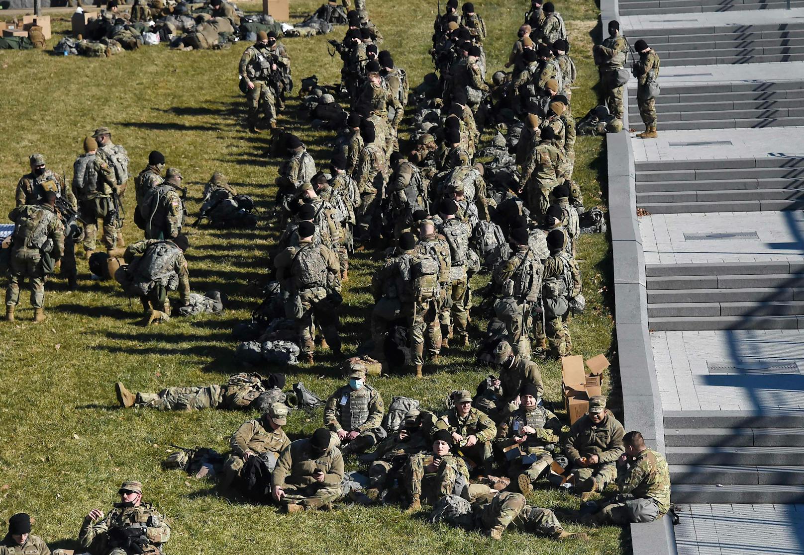 Die Polizei wird nach Pentagon-Angaben von rund 25.000 Soldaten der Nationalgarde unterstützt.