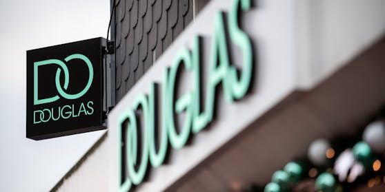 Die Parfümeriekette Douglas betreibt in Österreich 45 Filialen. Ihre Zukunft ist ungewiss. 