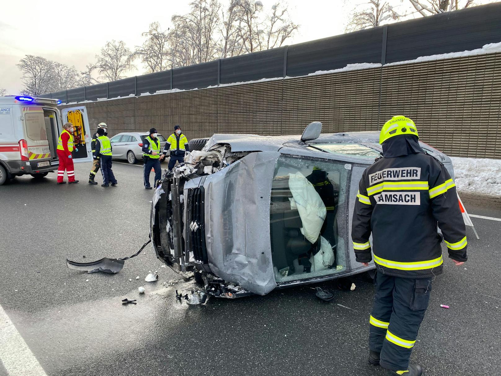 Kramsach—Verkehrsunfall auf der Inntalautobahn -Fotocredit: ZOOM.TIROL 