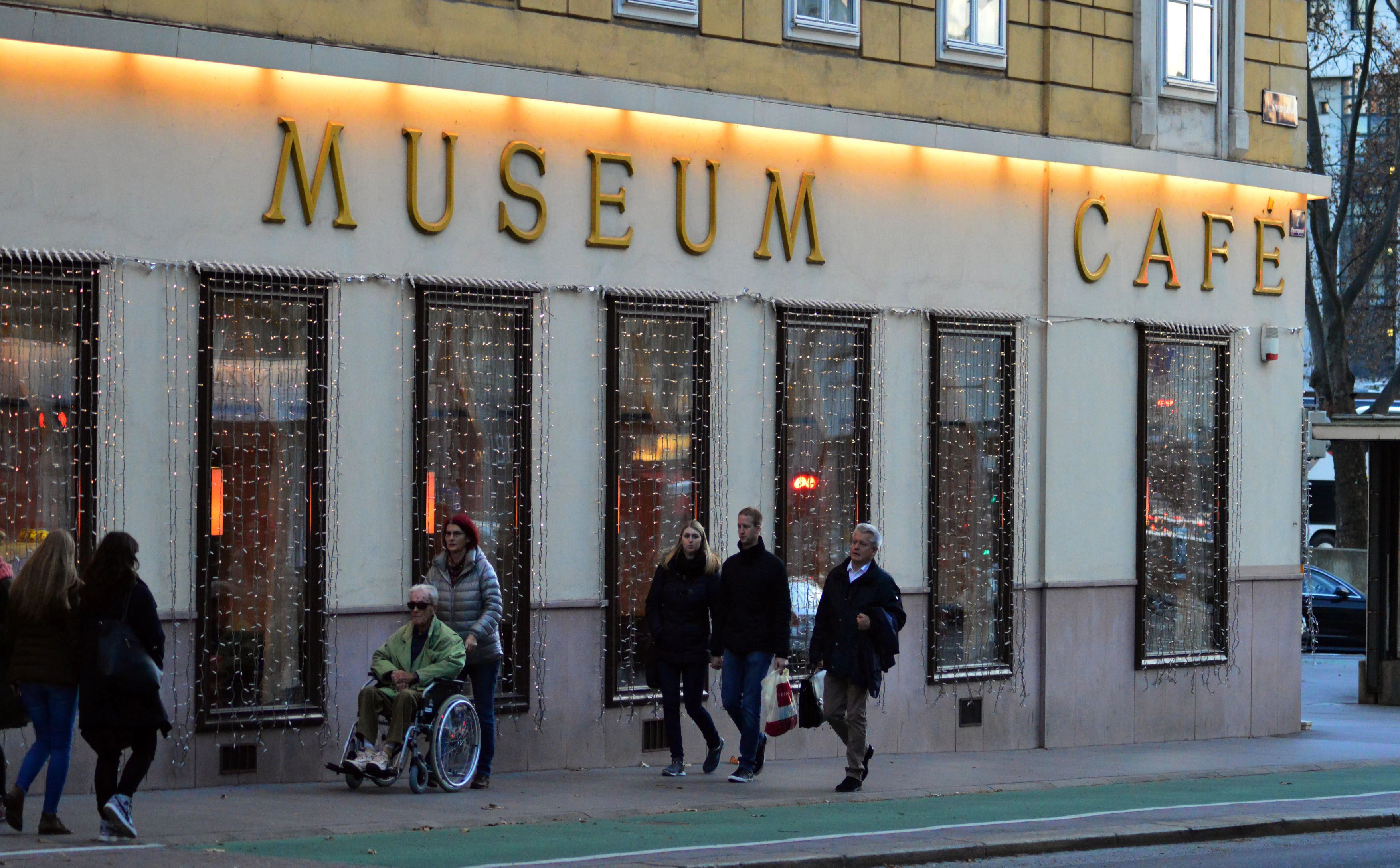 Das Café Museum in der Wiener Operngasse von außen