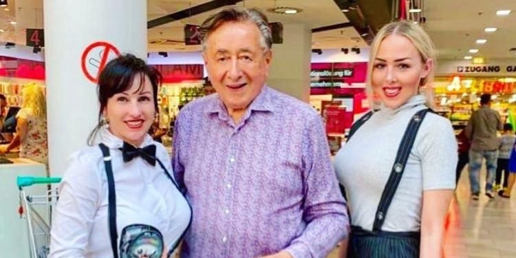 Lugner mit Lydia (r.)