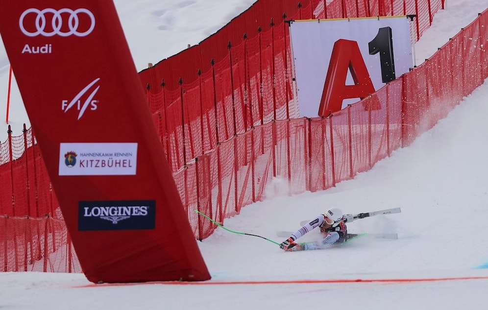 Johan Clarey stürzt im Zielschuss. 