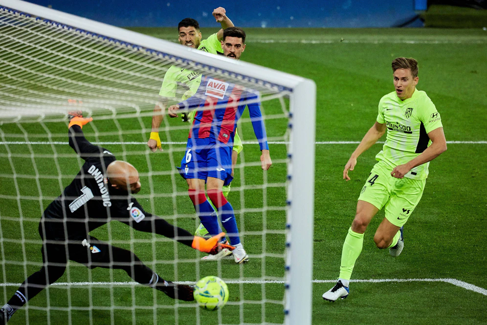 Luis Suarez trifft gegen Eibar doppelt.