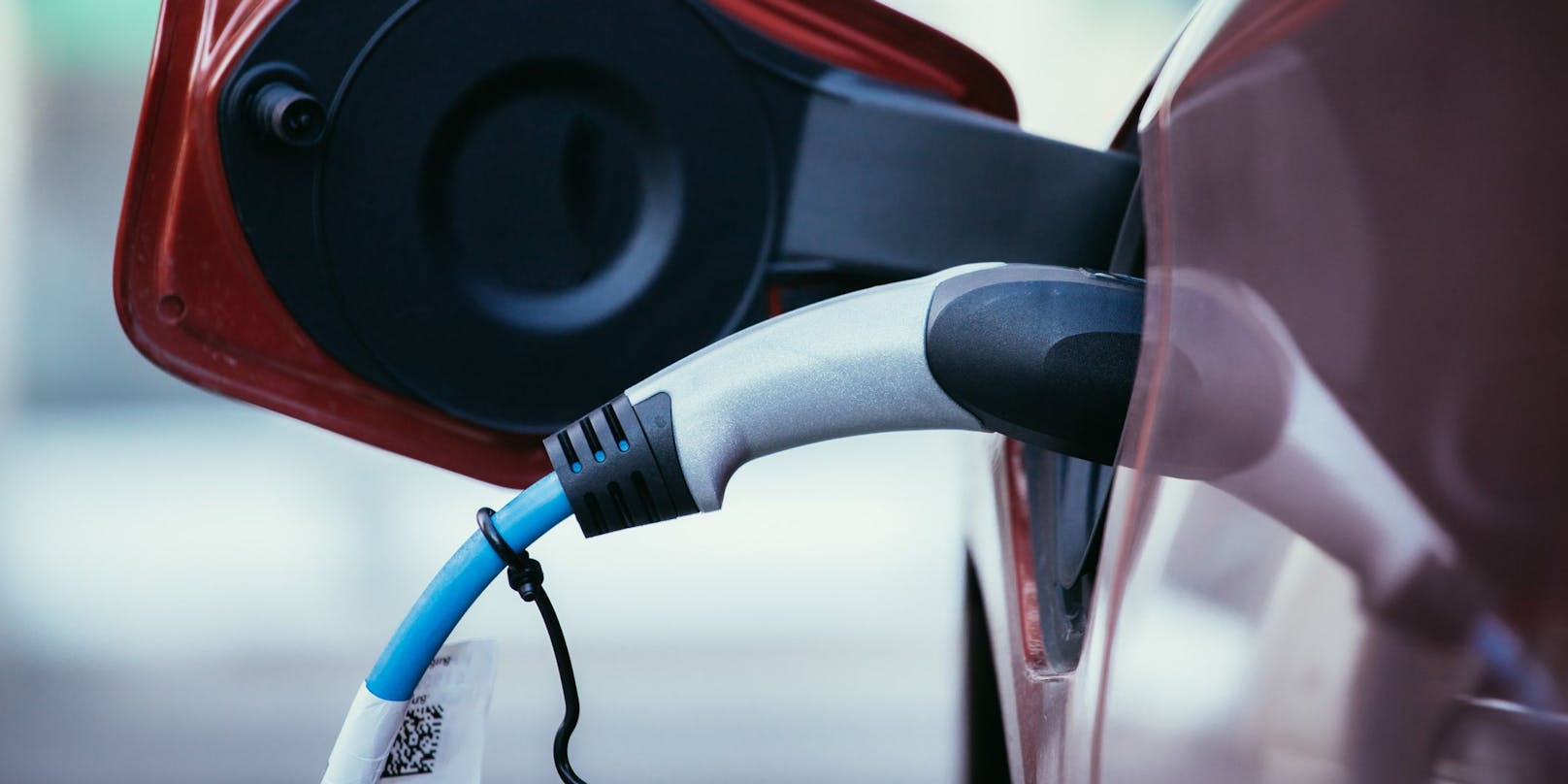E-Autos sollen preislich bald mit den Benzinern mithalten können.&nbsp;