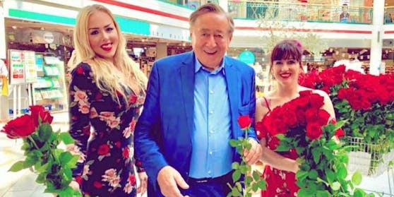 Lydia (l.) mit Lugner in der Lugner-City