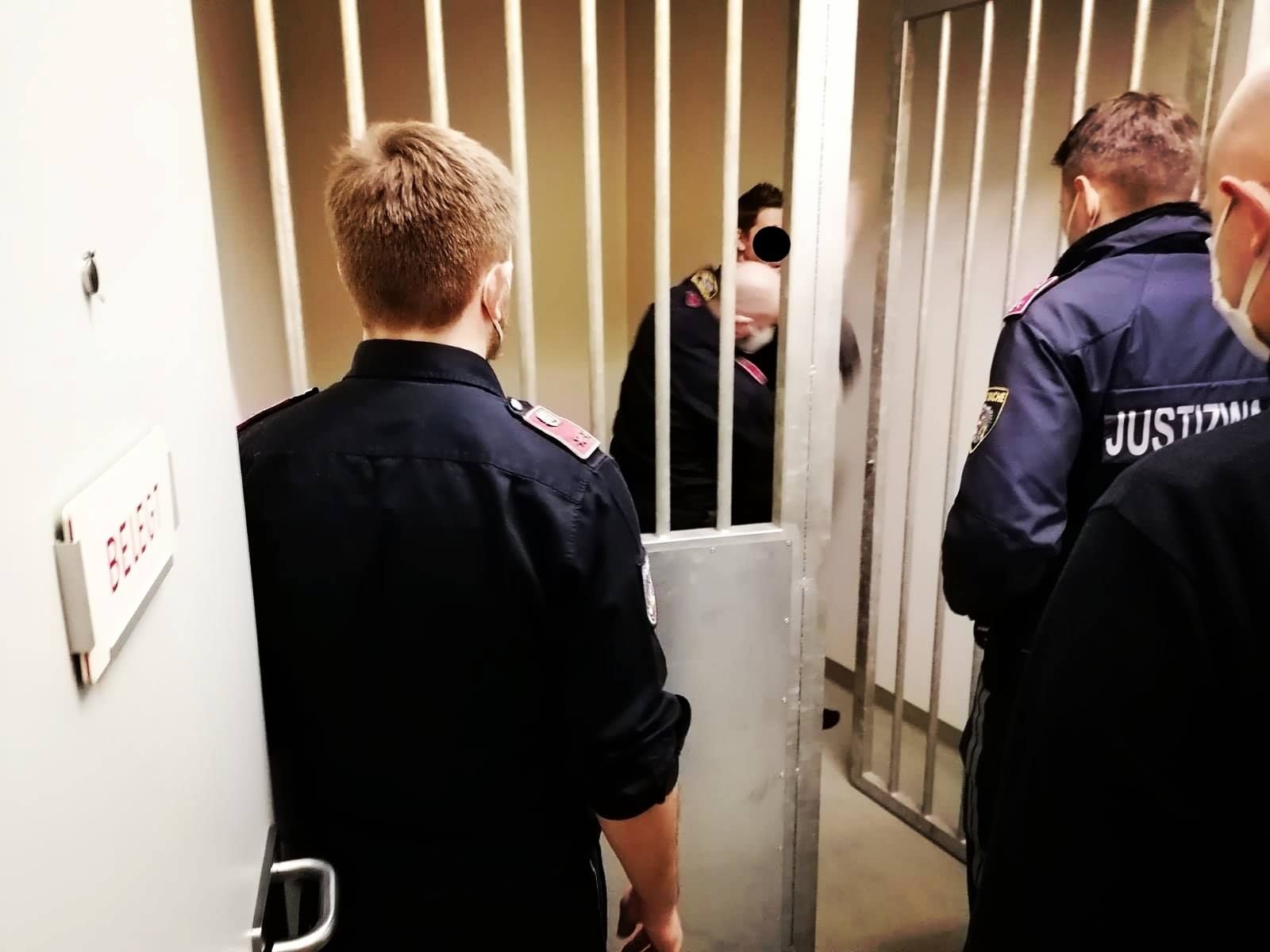 Der geflohene Häftling verletzte sich in der Zelle.