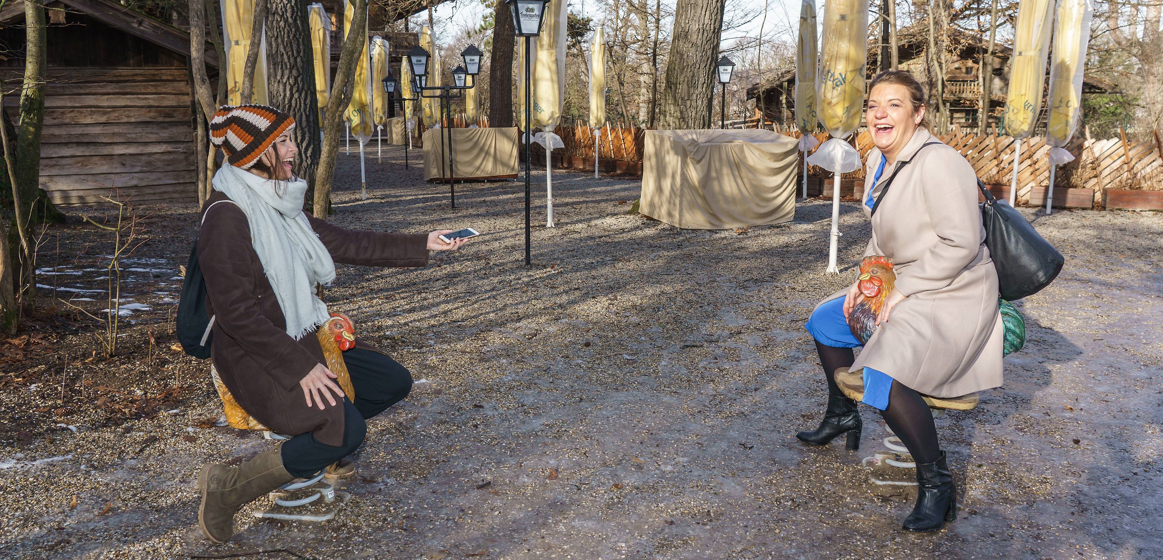 Verena Schneider (re.) mit Heute-Reporterin Romina Colerus