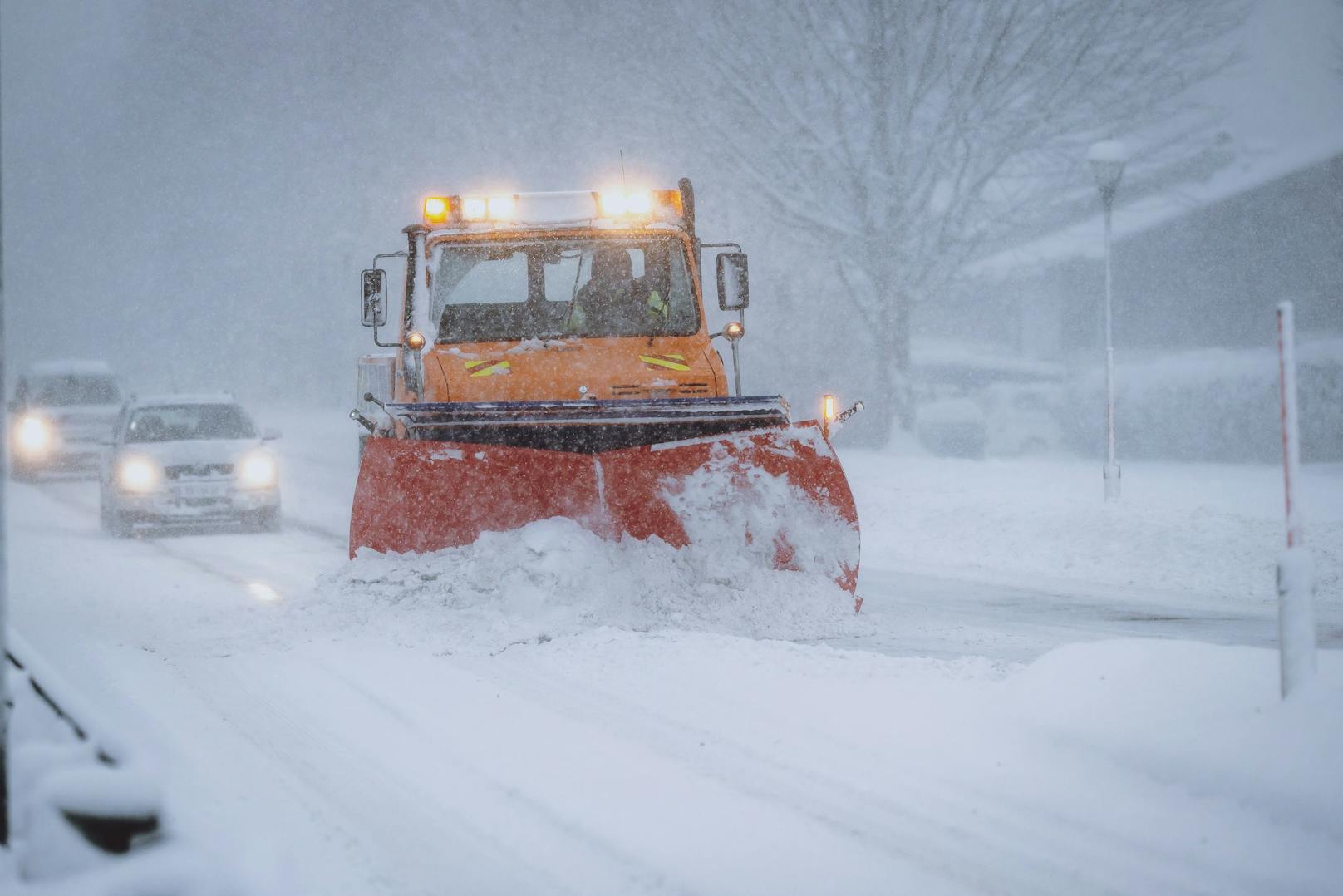 Nach starkem Schneefall in Kärnten kam es zu Unfällen und Stromausfällen.