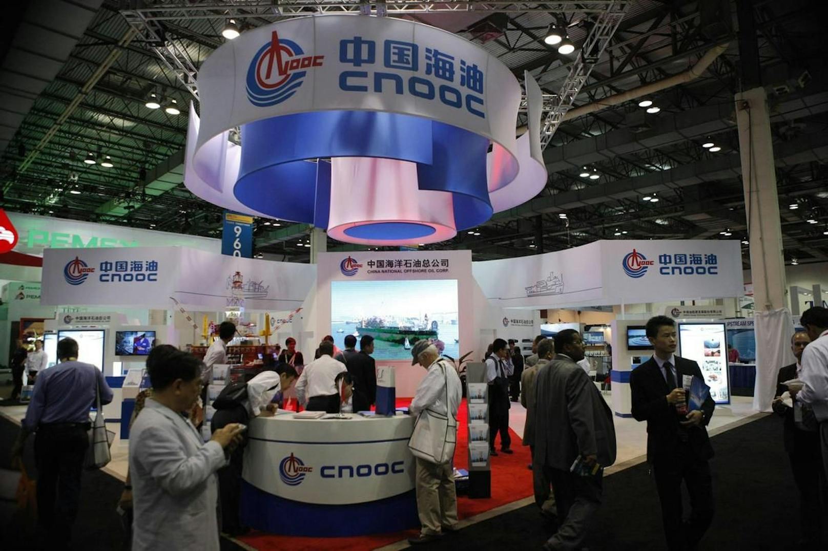 Auf der Liste befindet sich auch der drittgrößte Mineralölkonzern Chinas, die China National Offshore Oil Corp, sowie über 30 andere Firmen.