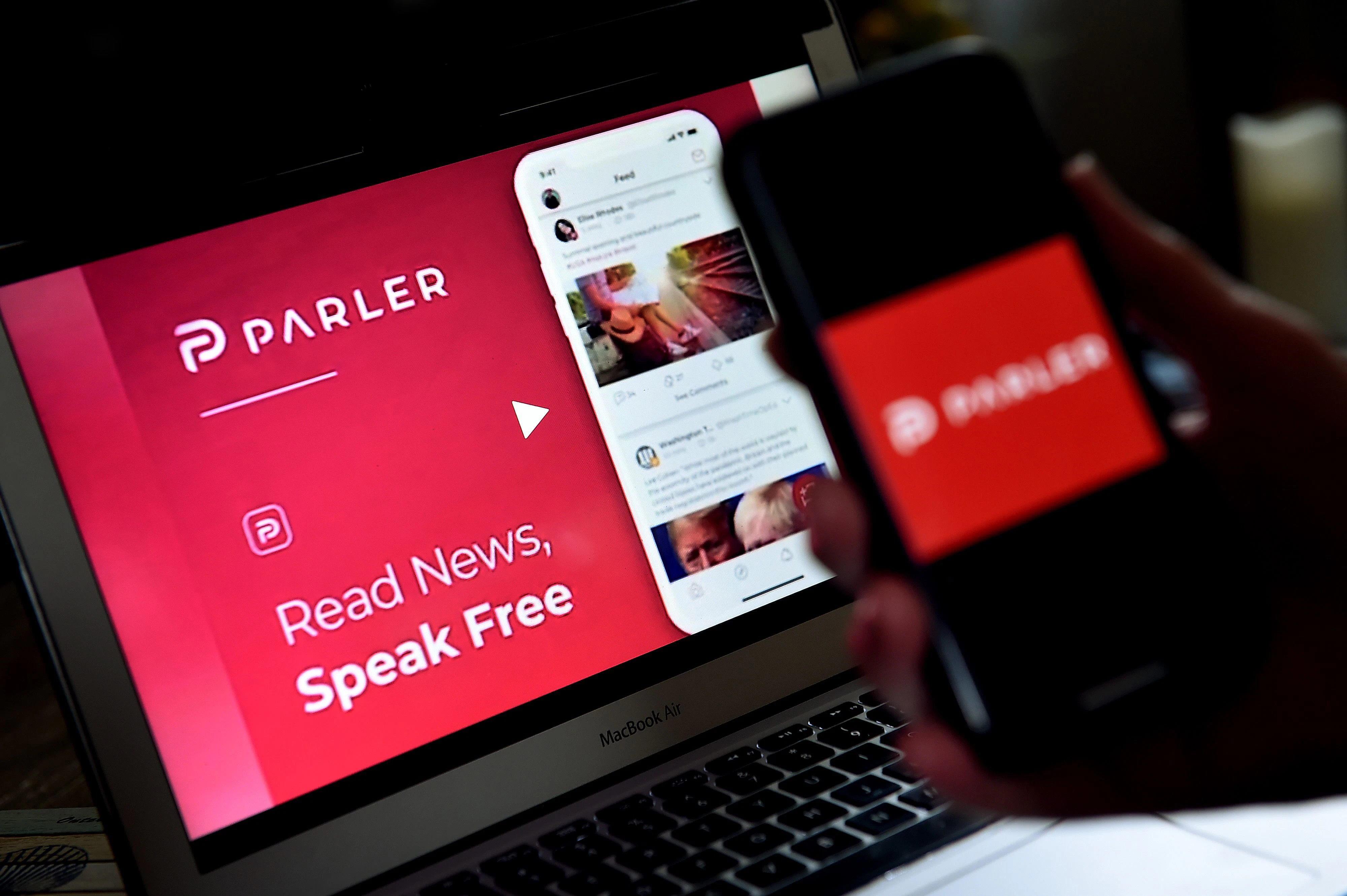 Parler gibt es seit 2018 und wird gerne von Rechtsextremen oder rechtsgerichteten Gruppierungen genutzt.