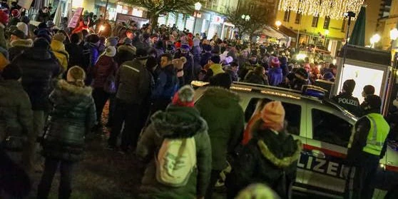Die Polizei will bei Corona-Demos härter durchgreifen.