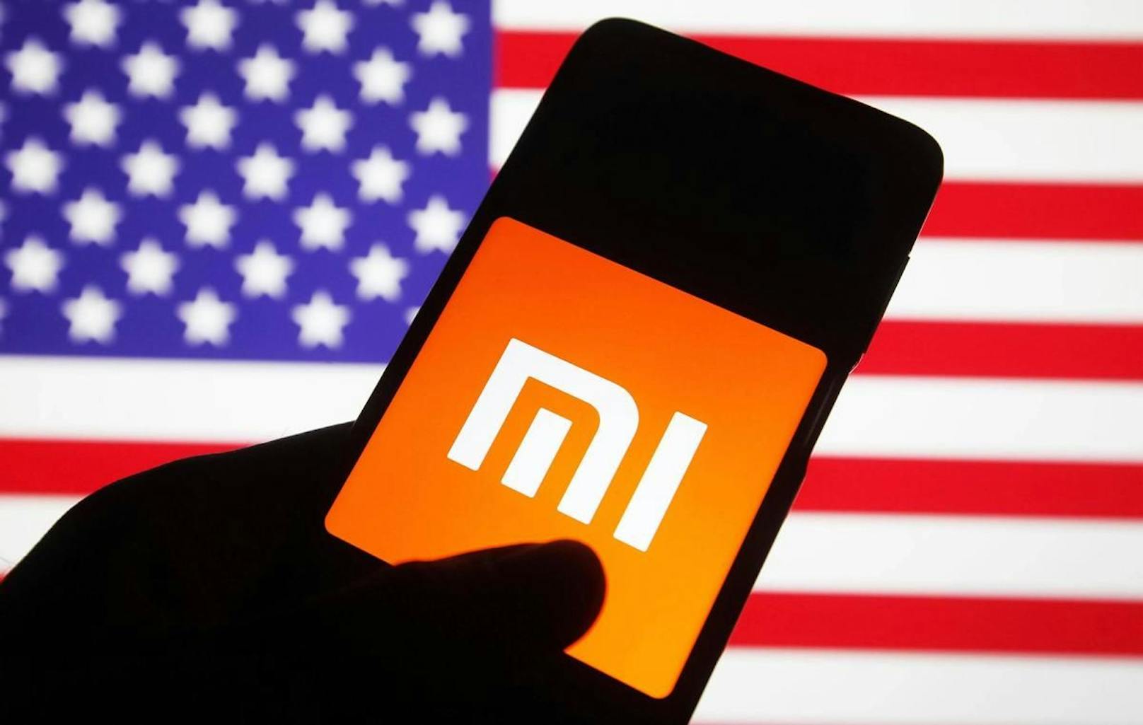 Seit Mitte Jänner 2021 ist Xiaomi, der drittgrößte Smartphone-Hersteller der Welt, auf einer schwarzen Liste der USA. Die USA werfen der Firma vor, Verbindungen zum chinesischen Militär zu haben.