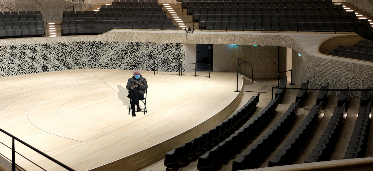 Heute.at - Bernie Sanders saß grantig in Hamburger Elbphilharmonie
