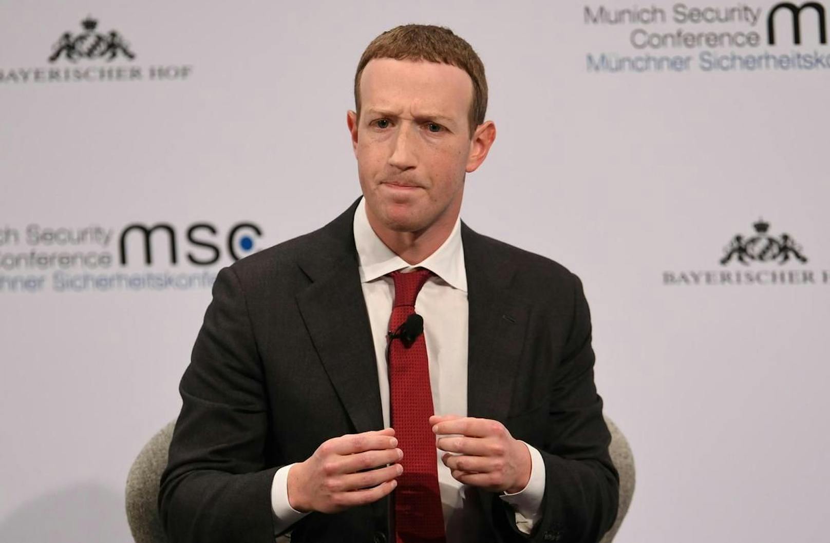 Facebook-CEO Mark Zuckerberg hatte damals festgehalten: "Wir glauben, dass es zu gefährlich ist, dem Präsidenten weiterhin zu erlauben, unseren Service zu benutzen."