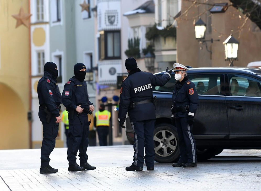 Die Polizei hat derzeit mit illegalen Corona-Partys alle Hände voll zu tun.