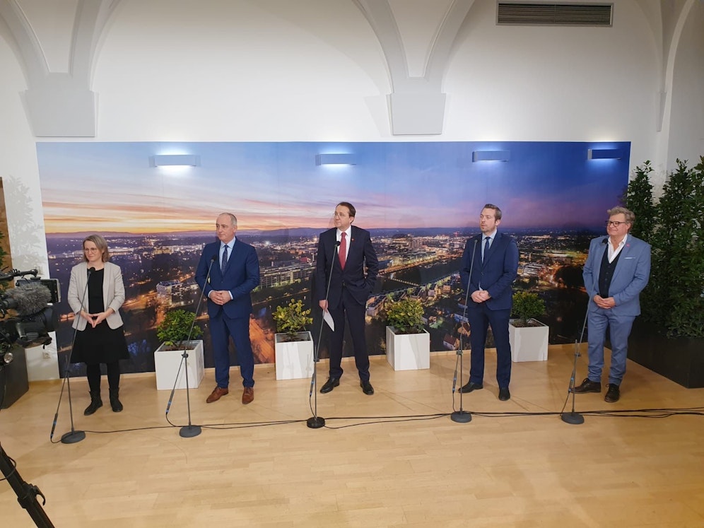 Die 5 Spitzenkandidaten, Bürgermeister M. Stadler in der Mitte