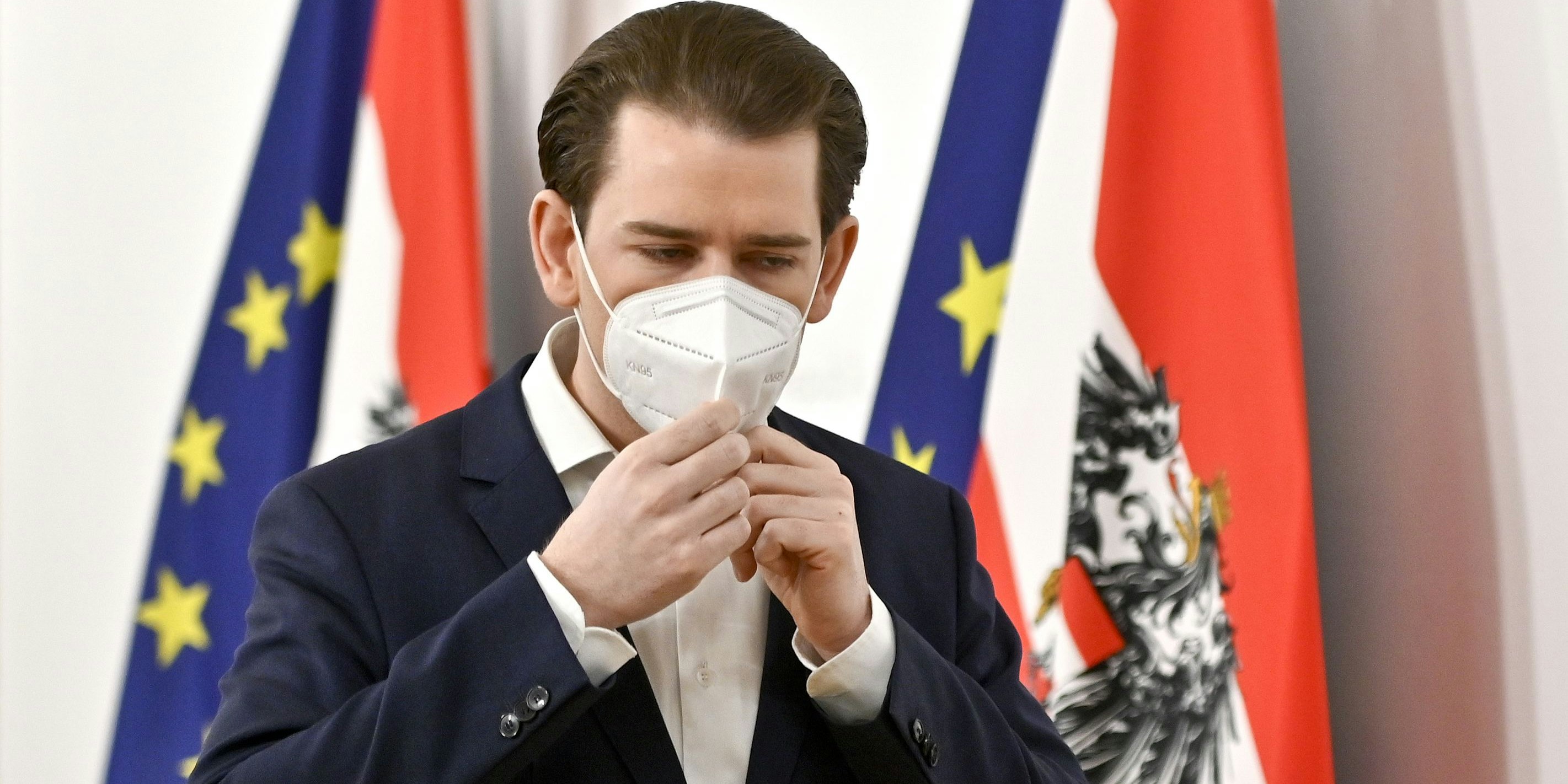 Kanzler Kurz mit KN95-Maske