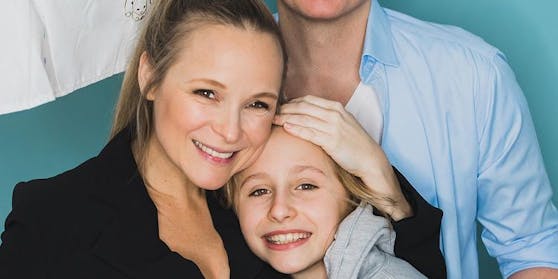 Die Familie freut sich über das Baby.