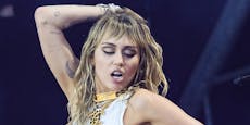 Miley heizt geimpften Super Bowl-Fans ein