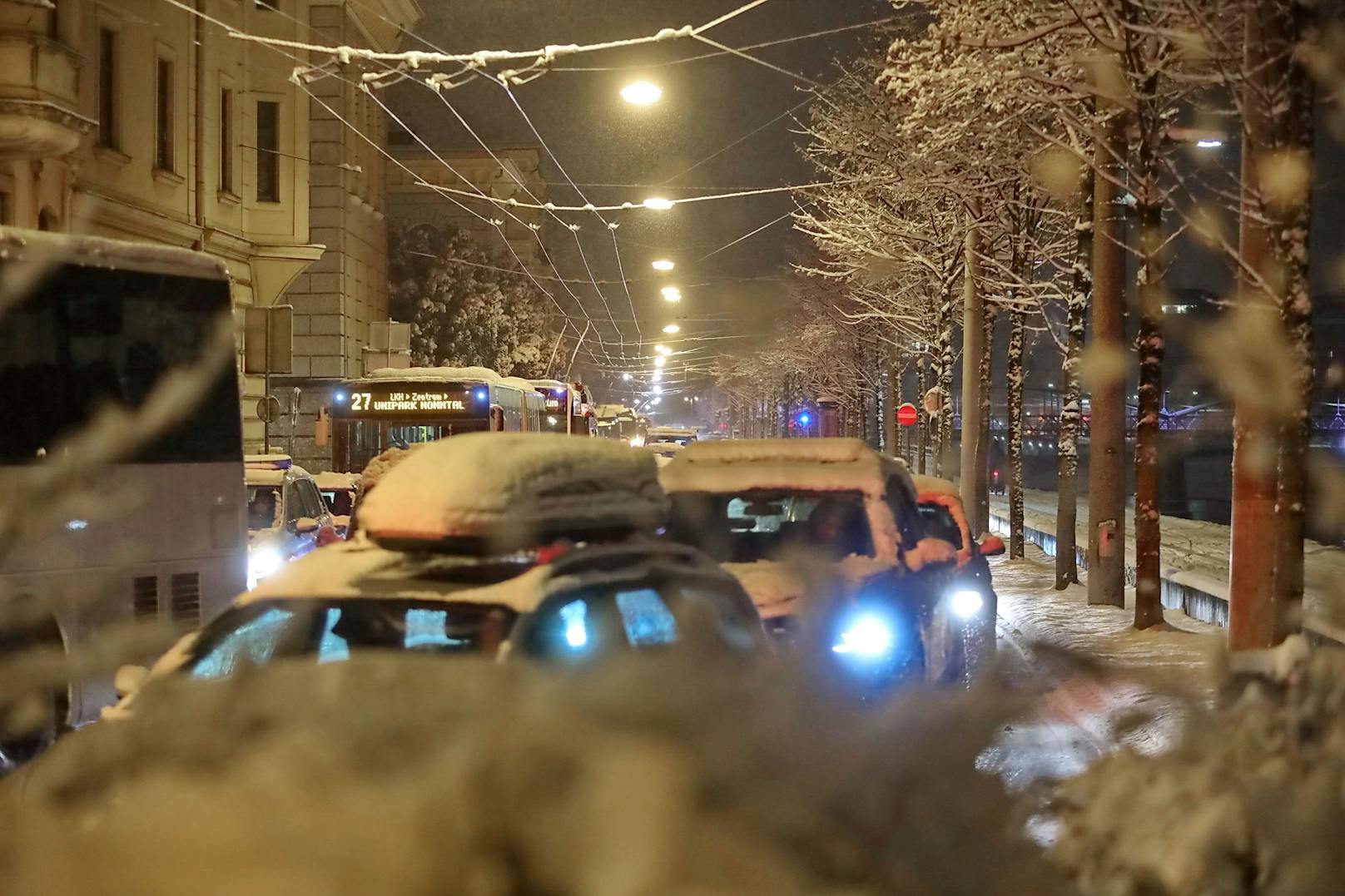 Schnee-Chaos am Montag in der Stadt Salzburg